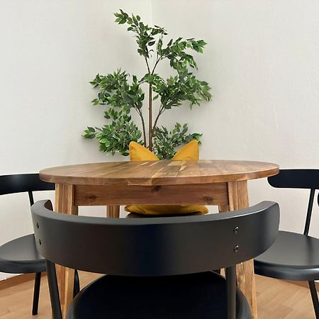Perfect Location, 2 Min To Main Station Apartment Виена Екстериор снимка