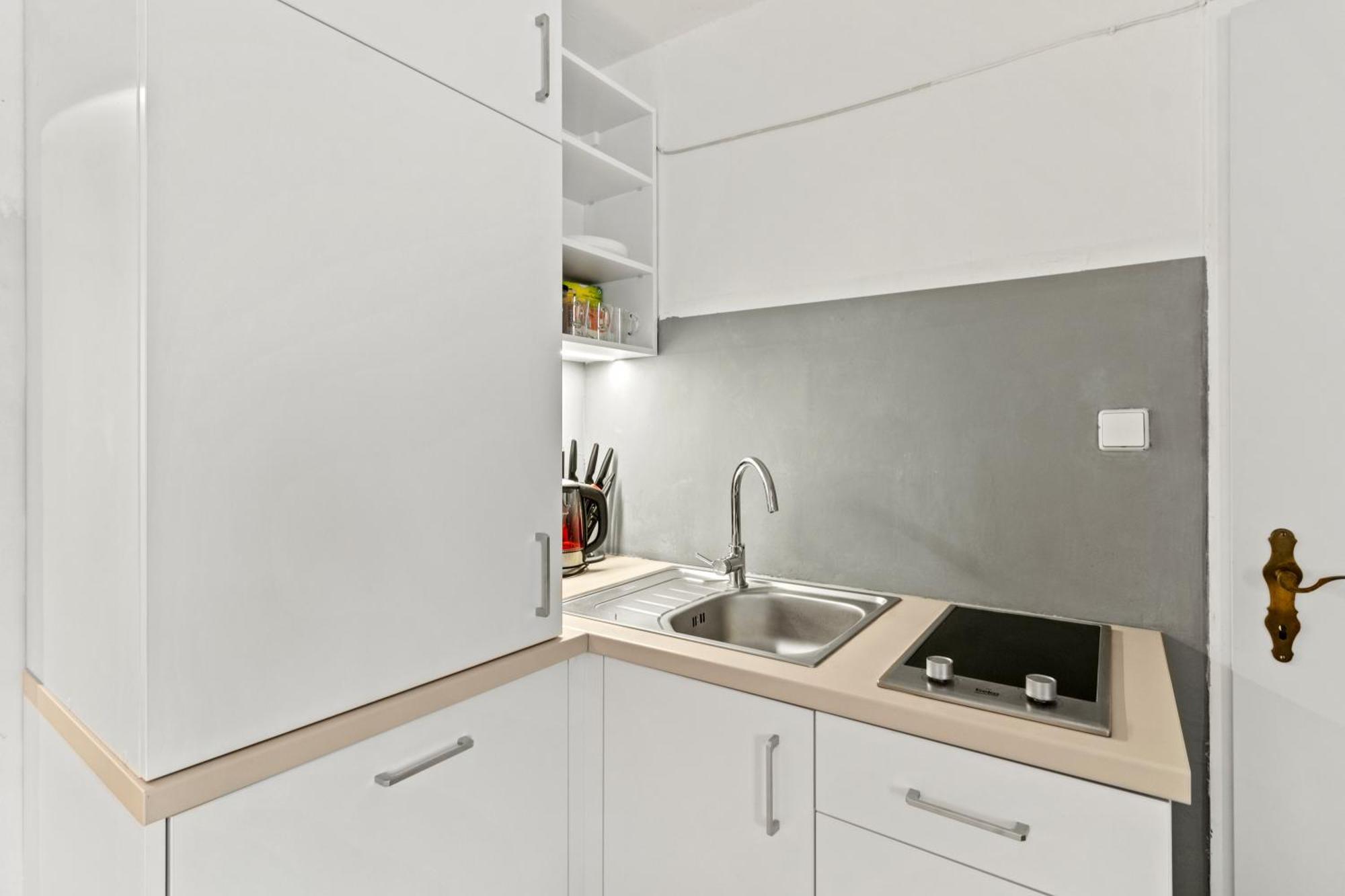 Perfect Location, 2 Min To Main Station Apartment Виена Екстериор снимка