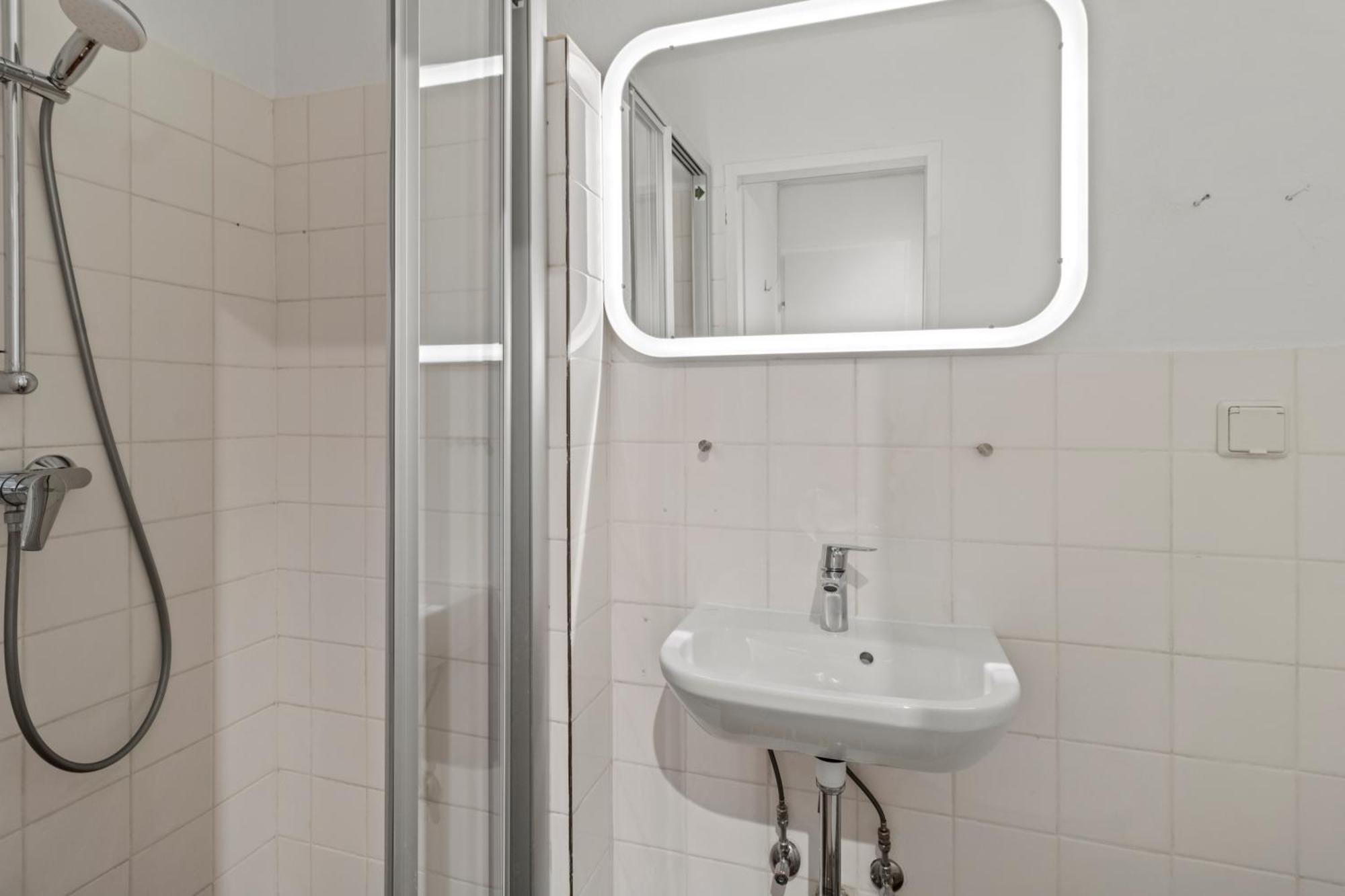 Perfect Location, 2 Min To Main Station Apartment Виена Екстериор снимка