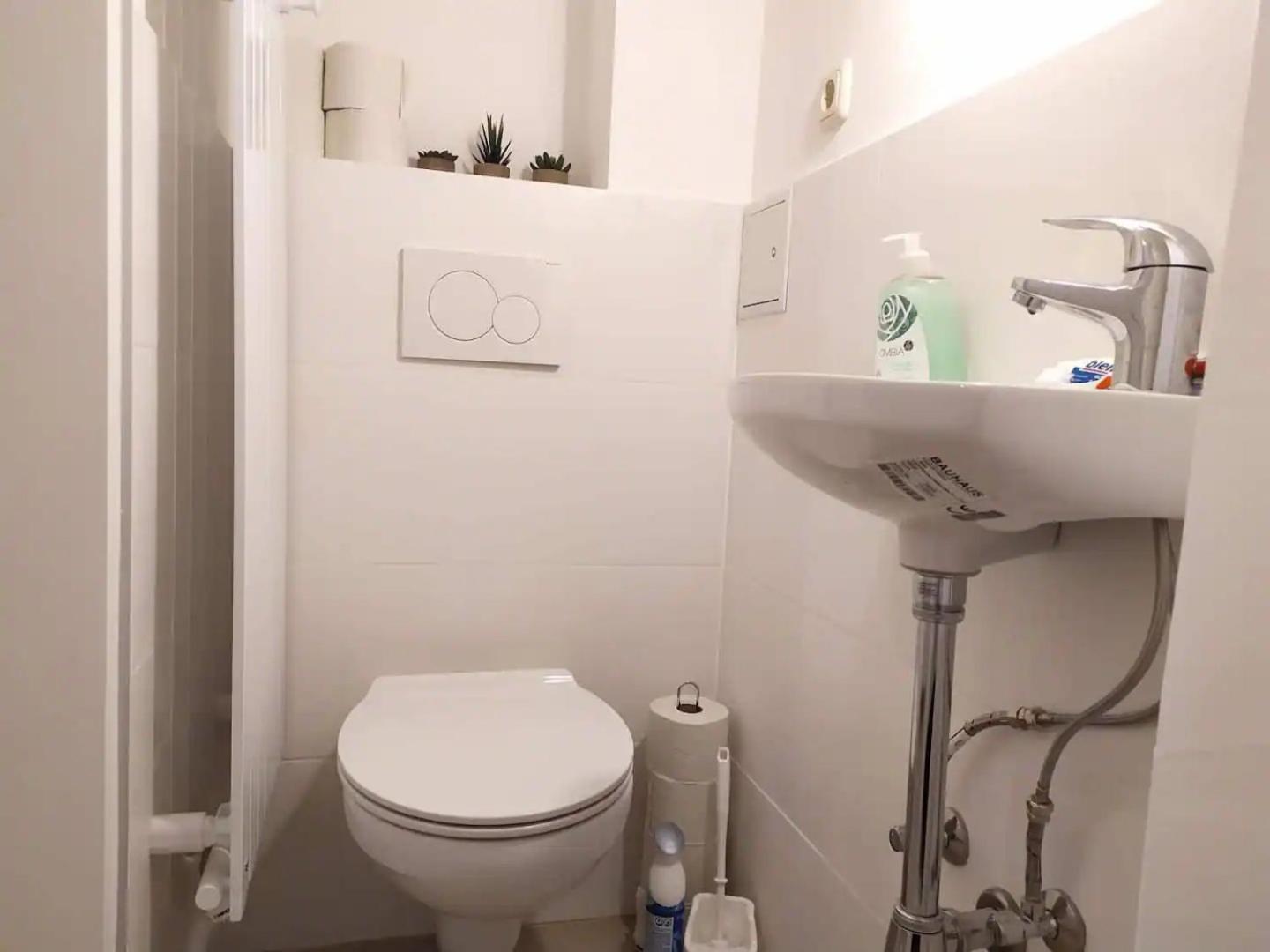 Perfect Location, 2 Min To Main Station Apartment Виена Екстериор снимка