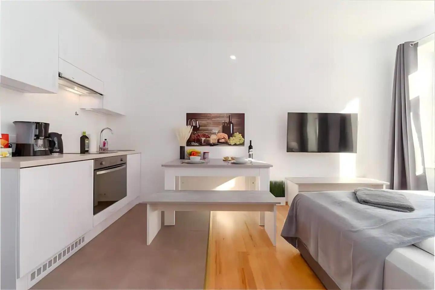 Perfect Location, 2 Min To Main Station Apartment Виена Екстериор снимка