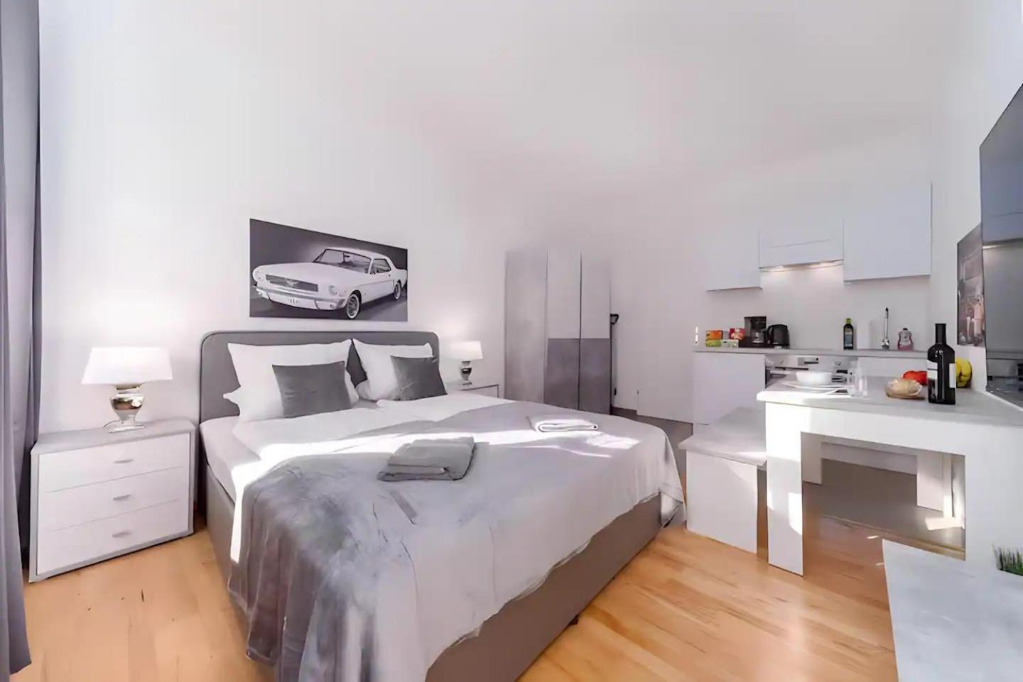 Perfect Location, 2 Min To Main Station Apartment Виена Екстериор снимка