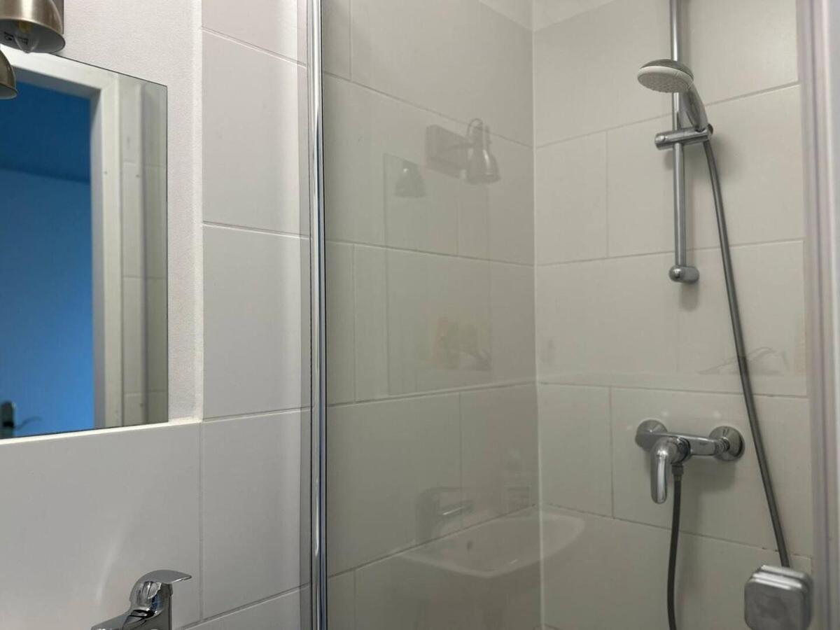 Perfect Location, 2 Min To Main Station Apartment Виена Екстериор снимка