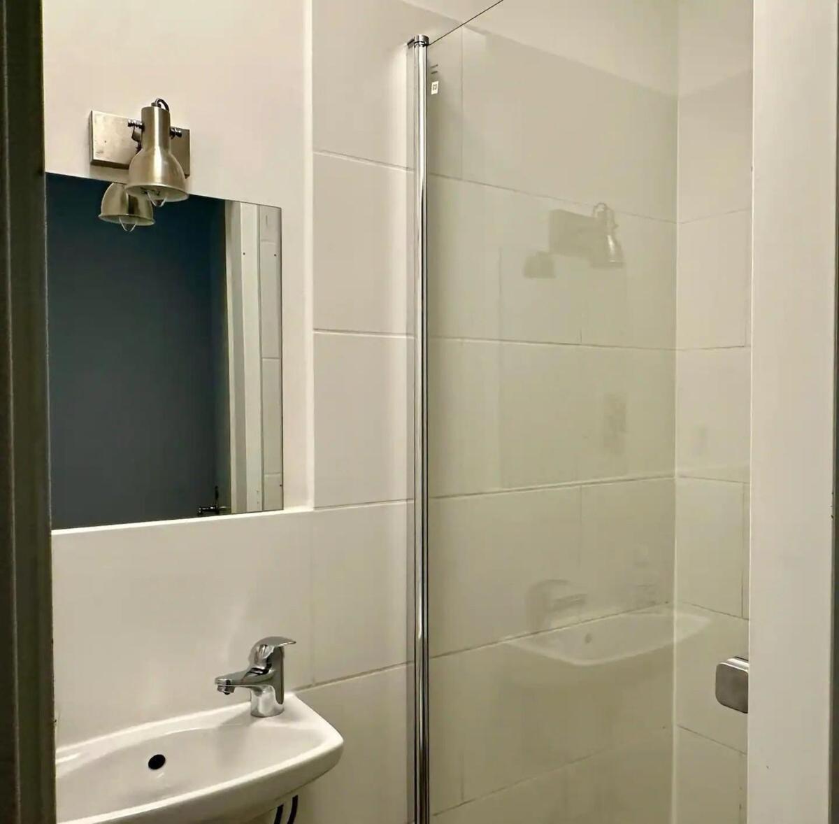 Perfect Location, 2 Min To Main Station Apartment Виена Екстериор снимка