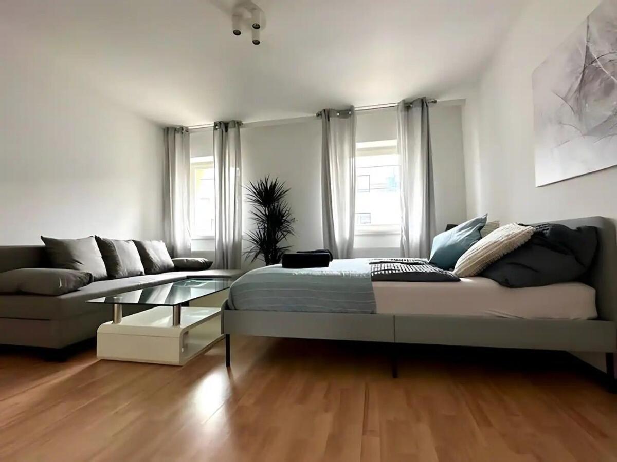 Perfect Location, 2 Min To Main Station Apartment Виена Екстериор снимка