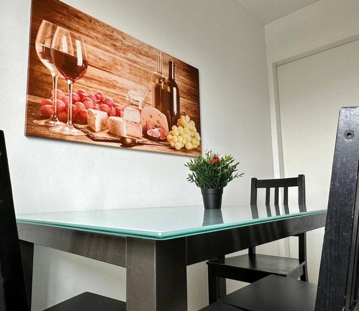 Perfect Location, 2 Min To Main Station Apartment Виена Екстериор снимка